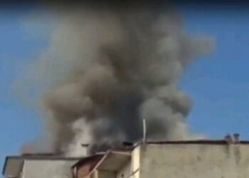 Φωτιά σε διπλοκατοικία στα Γρεβενά – Απομακρύνθηκε ηλικιωμένη με αναπνευστικά προβλήματα