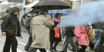 Προ των πυλών η κακοκαιρία: «Βουτιά» 10 βαθμών στη θερμοκρασία, καταιγίδες και χιόνια [χάρτες & πίνακες]
