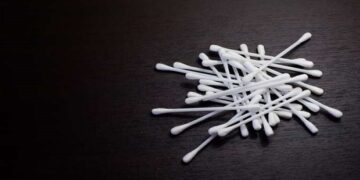 Τέλος στα πλαστικά καλαμάκια και τις μπατονέτες από το 2021