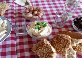 Πόσες θερμίδες έχουν τα Σαρακοστιανά