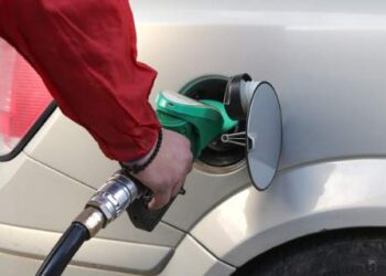 Μείωση των ειδικών φόρων κατανάλωσης – ΦΠΑ στα καύσιμα ζητούν οι βενζινοπώλες