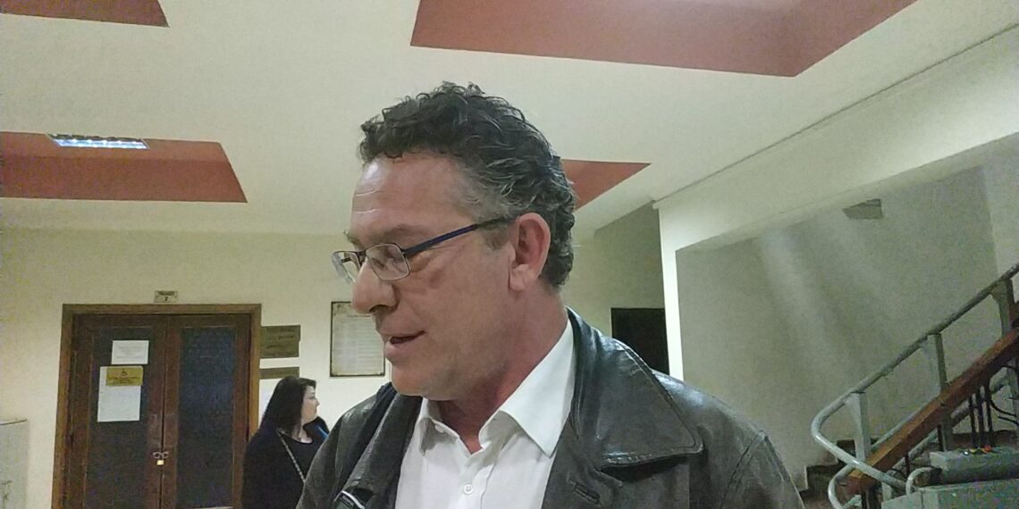 “Ζητω η δημοκρατία Κάτω ο φασισμός, νεοναζί δεν είναι;” Απάντησε προς τους συγκεντρωμενους στην Πτολεμαΐδα ο Κώστας Αρβανίτης σε ερώτηση του e-ptolemeos video