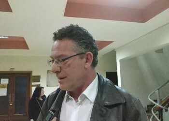 “Ζητω η δημοκρατία Κάτω ο φασισμός, νεοναζί δεν είναι;” Απάντησε προς τους συγκεντρωμενους στην Πτολεμαΐδα ο Κώστας Αρβανίτης σε ερώτηση του e-ptolemeos video