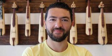 Πτολεμαΐδα: Η ποντιακή λύρα φέρνει στην πόλη επιχειρηματία από το Μπακού