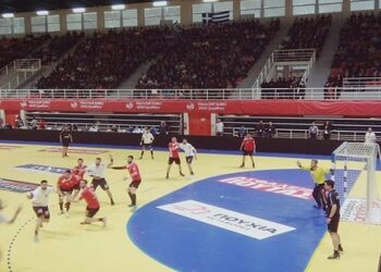 Ξεκίνησε ο αγώνας handball Ελλάδα – Τουρκία στο κλειστό Λευκόβρυσης