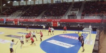 Ξεκίνησε ο αγώνας handball Ελλάδα – Τουρκία στο κλειστό Λευκόβρυσης