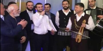 Με ποντιακή λύρα και χορό το γιόρτασε ο Ιβάν (vid)