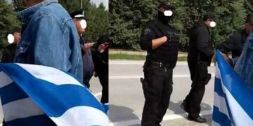 Αιχμές των πολιτών που έκαναν τη “βουβή” παράσταση διαμαρτυρίας στο Μποδοσάκειο, υπό δρακόντεια μέτρα ασφαλείας, την ημέρα επίσκεψης του Υπουργού Υγείας