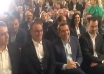 Φιέστα Καρυπίδη-Μπήκε μετά τον Τσίπρα στο «Μετόχι» και αποθεώθηκε από τους Βελβεντινούς- «Με αγαπάνε πρόεδρε και γι’ αυτό ευθύνεσαι εσύ» έσκυψε και του είπε ο περιφερειάρχης-Βίντεο