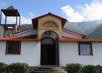 Πανηγυρίζει την Κυριακή, 5-5-2019, Κυριακή του Θωμά  το Εξωκλήσι του Αγίου Θωμά Βελβεντού