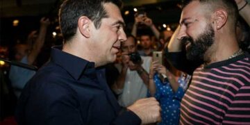 LUBEN: Η αμήχανη στιγμή που ο σιατιστινός ΥΠΟ εξηγεί στον Τσίπρα ότι το ΜΑΜΑ είναι για την οικογενειοκρατία!