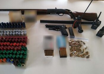 Κοζάνη: Σύλληψη 54χρονου με πιστόλι, καραμπίνα, φυσίγγια, γκλόπ και ραδιοασύρματους