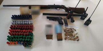 Κοζάνη: Σύλληψη 54χρονου με πιστόλι, καραμπίνα, φυσίγγια, γκλόπ και ραδιοασύρματους