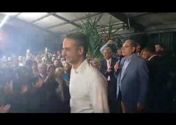 Η ενθουσιώδης υποδοχή των Φλωρινιωτών στον Κυριάκο Μητσοτάκη στο Roof του ξενοδοχείου Lingos (VIDEO)