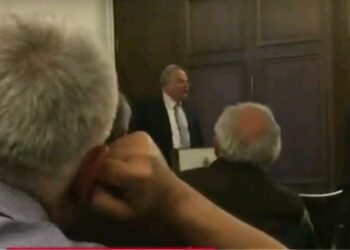 Κοτζιάς εναντίον πολιτών για τη Συμφωνία των Πρεσπών: «Βούλωσέ το και άκου, χουντικέ»!