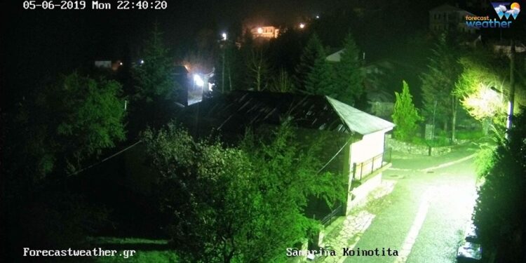 Χιονίζει τώρα στη Σαμαρίνα Γρεβενών!