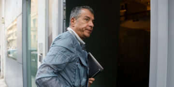 «Βόμβα»: Παραιτείται ο Θεοδωράκης από την ηγεσία του Ποταμιού