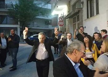 Η πανηγυρική υποδοχή του Λαζάρου Μαλούτα στο εκλογικό του κέντρο – ΒΙΝΤΕΟ