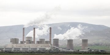 Συστημικός κίνδυνος η ΔΕΗ, θεωρεί η Κομισιόν