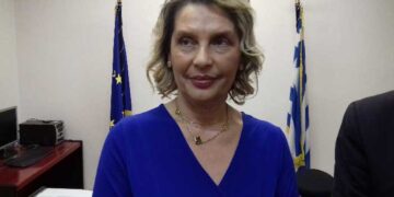 Κατερινά Παπακώστα: Η #kaitoula_pou_agapouses κερνάει… ουισκάκι! (video)