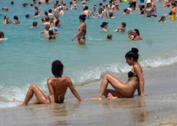 Καιρός: «Καμίνι» η χώρα το Σαββατοκύριακο – Ερχονται 37άρια