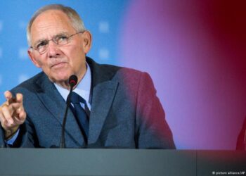 Σόιμπλε για Τσίπρα: Συμπεριφορά ηγέτη στο Μακεδονικό