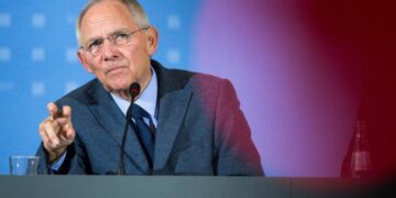 Σόιμπλε για Τσίπρα: Συμπεριφορά ηγέτη στο Μακεδονικό