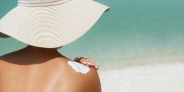 Αντηλιακά: Οι 12 εντολές των ειδικών -Χρειάζεται άλλο για το πρόσωπο;