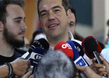 Συγχαρητήριο τηλεφώνημα Τσίπρα στον Μητσοτάκη- Κανονικά αύριο η παράδοση παραλαβή