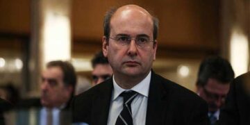 Χατζηδάκης για ΔΕΗ: Βασική προτεραιότητα ένα σχέδιο σωτηρίας της