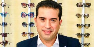 7 στους 10 Έλληνες αγοράζουν γυαλιά ηλίου από το παρεμπόριο με τεράστιες συνέπειες στην υγεία τους αλλά και στην Eθνική Oικονομία- Γράφει ο Χάρης Κάτανας