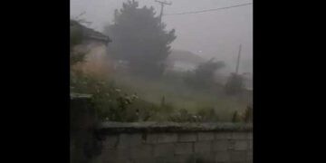 Σφοδρή καταιγίδα και δυνατοί άνεμοι στο Δροσερό Εορδαίας (video αναγνώστη)