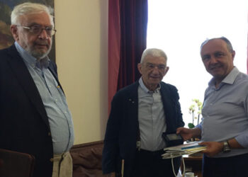 Εθιμοτυπική συνάντηση του Θ. Καράογλου με τον Γ. Μπουτάρη