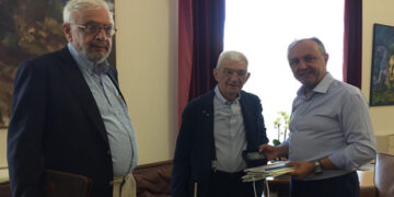 Εθιμοτυπική συνάντηση του Θ. Καράογλου με τον Γ. Μπουτάρη