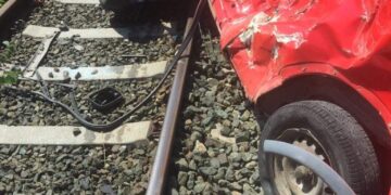 Πτολεμαΐδα: Κατέληξε ο πολυτραυματίας οδηγός του Ι.Χ. που παρασύρθηκε από τραίνο στο Ξινό Νερό