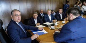 Συνάντηση Θεοδωρικάκου με τους νέους περιφερειάρχες – Απουσίαζε ο Γ. Κασαπίδης