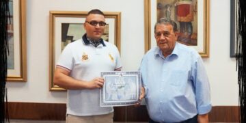 Ο Ανέστης Αγγελής βράβευσε τον Ιωάννη Τσακιρίδη για τα… «μπινελίκια» που του έριχνε κάποτε;