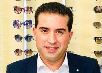 Είναι επικίνδυνο να κολυμπάς με φακούς επαφής; Να κολυμπάς με φακούς ή μήπως όχι; – Συμβουλεύει ο Χάρης Κάτανας