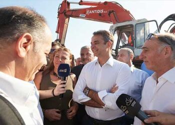 O Μητσοτάκης στο οικόπεδο- βόμβα που καθαρίστηκε στο Μάτι: “Το κράτος μπορεί να λειτουργήσει”