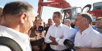 O Μητσοτάκης στο οικόπεδο- βόμβα που καθαρίστηκε στο Μάτι: “Το κράτος μπορεί να λειτουργήσει”
