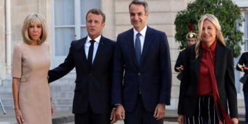 Κ. Μητσοτάκης σε Μακρόν: Πρόσκληση προς τις γαλλικές εταιρίες να επενδύσουν στη χώρα μας