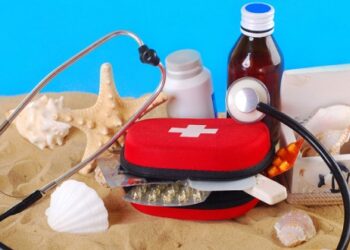 «Χρυσός» οδηγός για διακοπές: Αυτά τα φάρμακα πρέπει να περιέχει το βαλιτσάκι του ταξιδιώτη [λίστα]