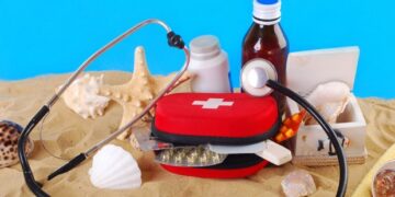 «Χρυσός» οδηγός για διακοπές: Αυτά τα φάρμακα πρέπει να περιέχει το βαλιτσάκι του ταξιδιώτη [λίστα]