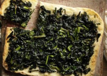 Διάμεσα – Η ποντιακή «πίτσα» με χόρτα