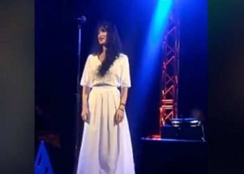 Πρέσπεια: Η Πάολα τραγούδησε Μίκη Θεοδωράκη -Η συνάντηση της με τον γιο του Γρηγόρη Λαμπράκη (βίντεο)