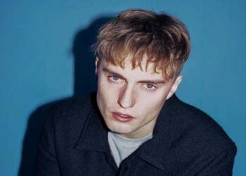 Η Μουσική Γωνιά του Μίλτου Ηλιάδη στο e-ptolemeos.gr – Sam Fender – Play God (Official Video)