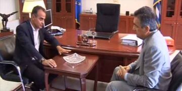 Με αβρότητες αλλά και πολιτικά σχόλια η παράδοση-παραλαβή Καρυπίδη-Κασαπίδη – Ο απερχόμενος περιφερειάρχης απαρίθμησε το έργο του και έδωσε συμβουλές στον διάδοχό του – «Γιώργο παραδίδω μια Περιφέρεια γεμάτος» – Τι του είπε για τη Συμφωνία των Πρεσπών- Η απάντηση Κασαπίδη-Βίντεο 22 λεπτών από το Top Channel