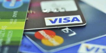 Κοζάνη: 51χρονη βρήκε στο δρόμο κάρτα ανάληψης – Προέβη σε αγορές 410 ευρώ