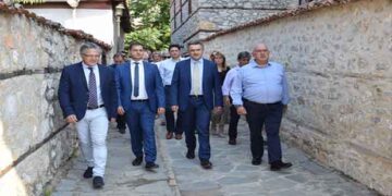 Επίσκεψη υπουργού τουρισμού κ. Χ. Θεοχάρη στο Αρχοντικό της Πούλκως στη Σιάτιστα και το Αρχαιολογικό Μουσείο Αιανής