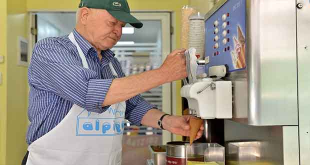 Στέργιος Λάτσιος: Μια ζωή γεμάτη παγωτό – Κείμενο του Ευθύμιου Σαββάκη στην “ΚΑΘΗΜΕΡΙΝΗ”